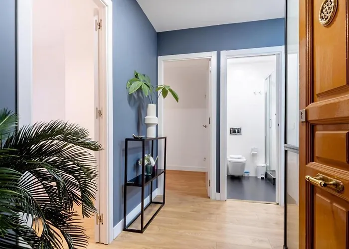 3 Bedrooms 2 Bathrooms Furnished - Salamanca - Stylish - Mintystay