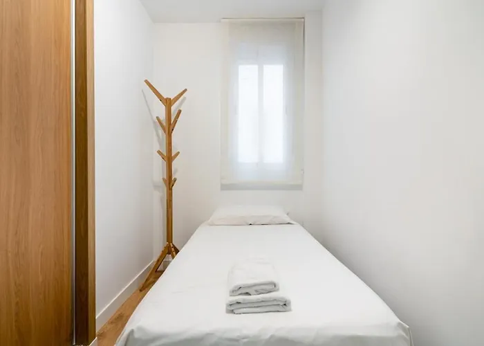 3 Bedrooms 2 Bathrooms Furnished - Salamanca - Stylish - Mintystay